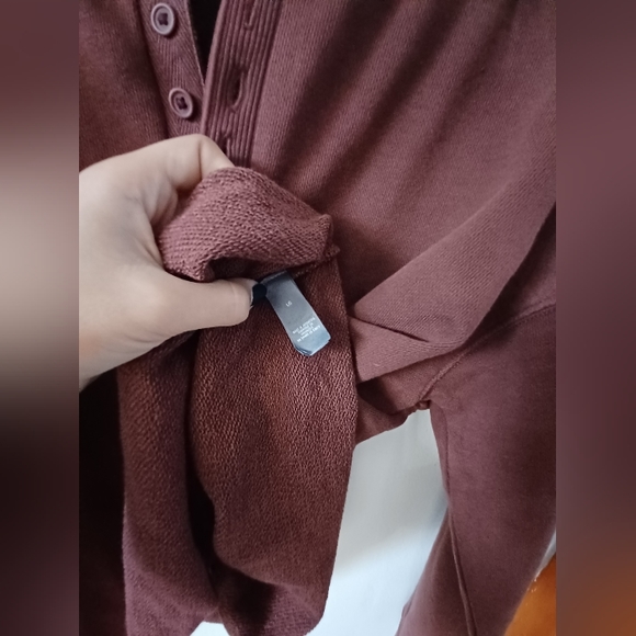 NWoT Aerie Fleece Cropped Henley Neck Sweatshirt in 'Maroon' - Picture 5 of 7